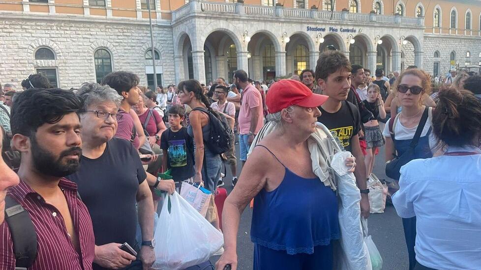 Rimborsi dei biglietti dopo il caos ferroviario, 8 ore di stop sulla Firenze-Empoli - Come fare per averli