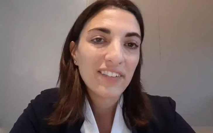 L’assessora paladina del cyberbullismo, hater con falso account sui social: dimissioni