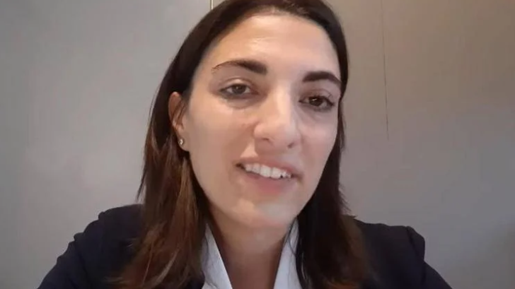 L’assessora paladina del cyberbullismo, hater con falso account sui social: dimissioni