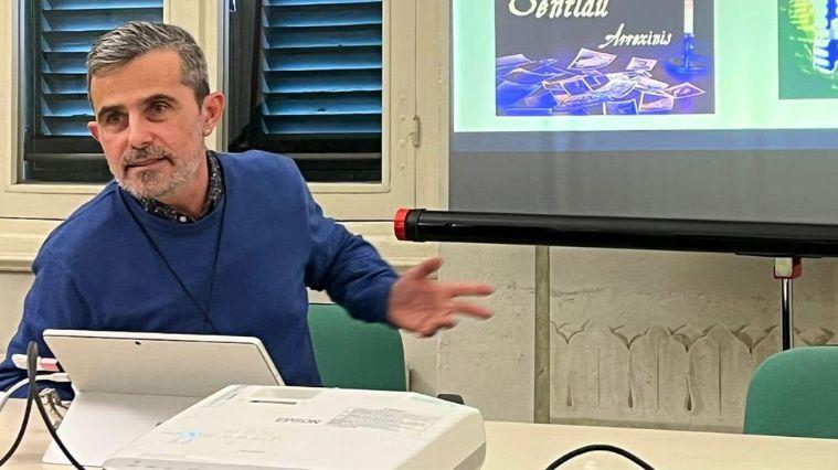 
	Il glottologo e linguista Simone Pisano

