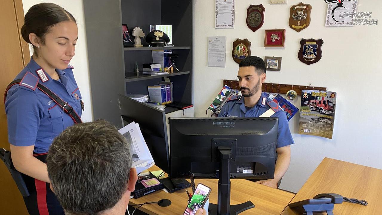 Copparo, vendono online un trattore ma è una truffa: tre denunciati
