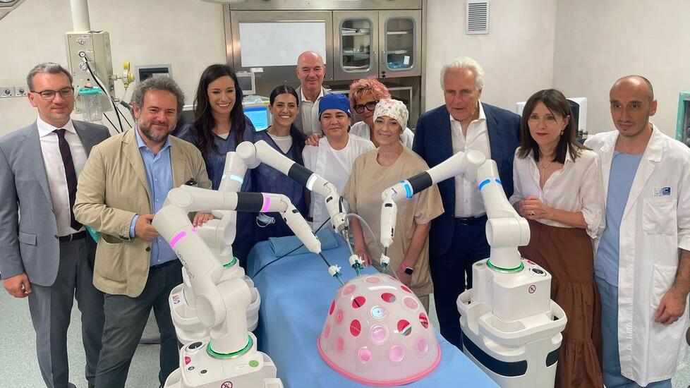 Ospedale di Livorno, ecco il nuovo maxi robot: «Chirurgia d’avanguardia»