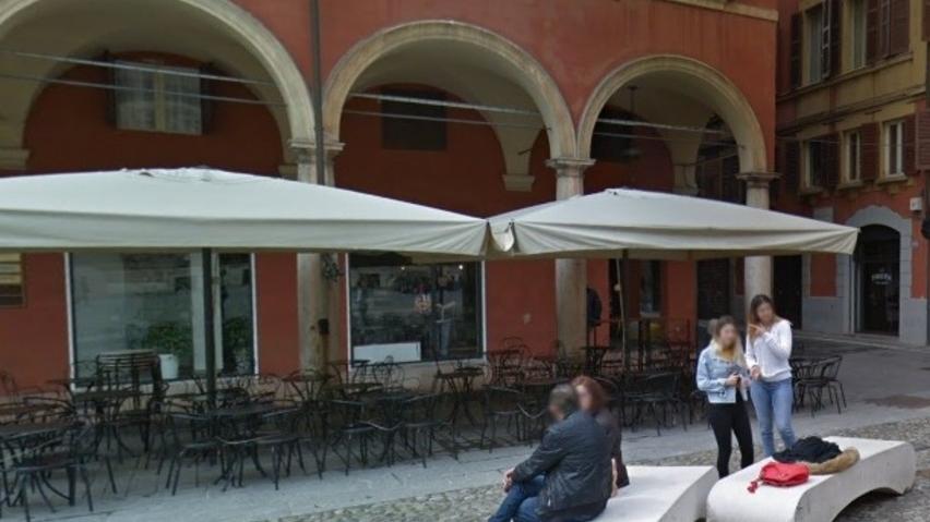 Il locale con affaccio su piazza Roma