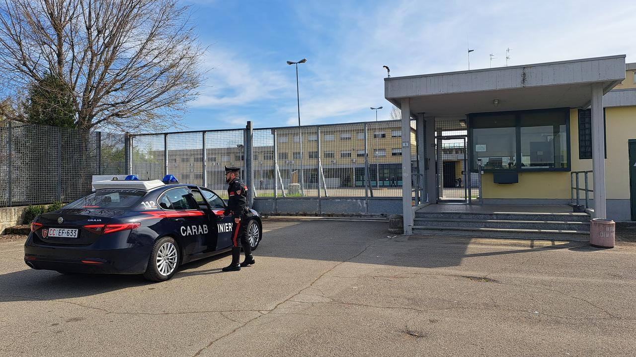Il rapinatore della tabaccheria di via Gorizia evade dai domiciliari per andare al bar: arrestato e condotto in carcere