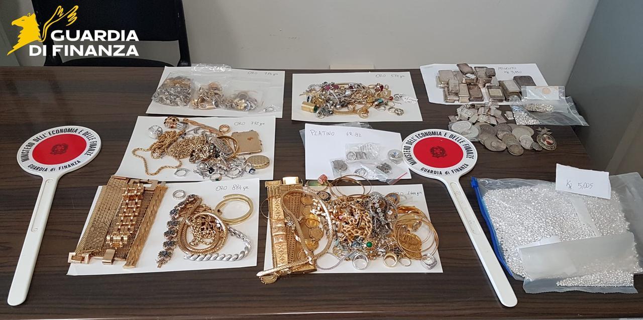 Scoperto traffico illegale di oro e argento tra Ferrara e la Svizzera, un imprenditore dietro a tutto