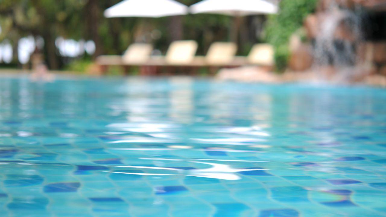 Il piccolo è stato soccorso dopo aver ingerito acqua in piscina (foto di repertorio)