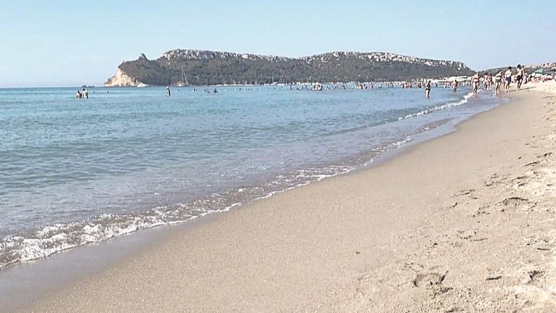 Donna morta in spiaggia: si cerca di risalire al nome