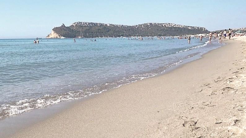 Donna morta in spiaggia: si cerca di risalire al nome