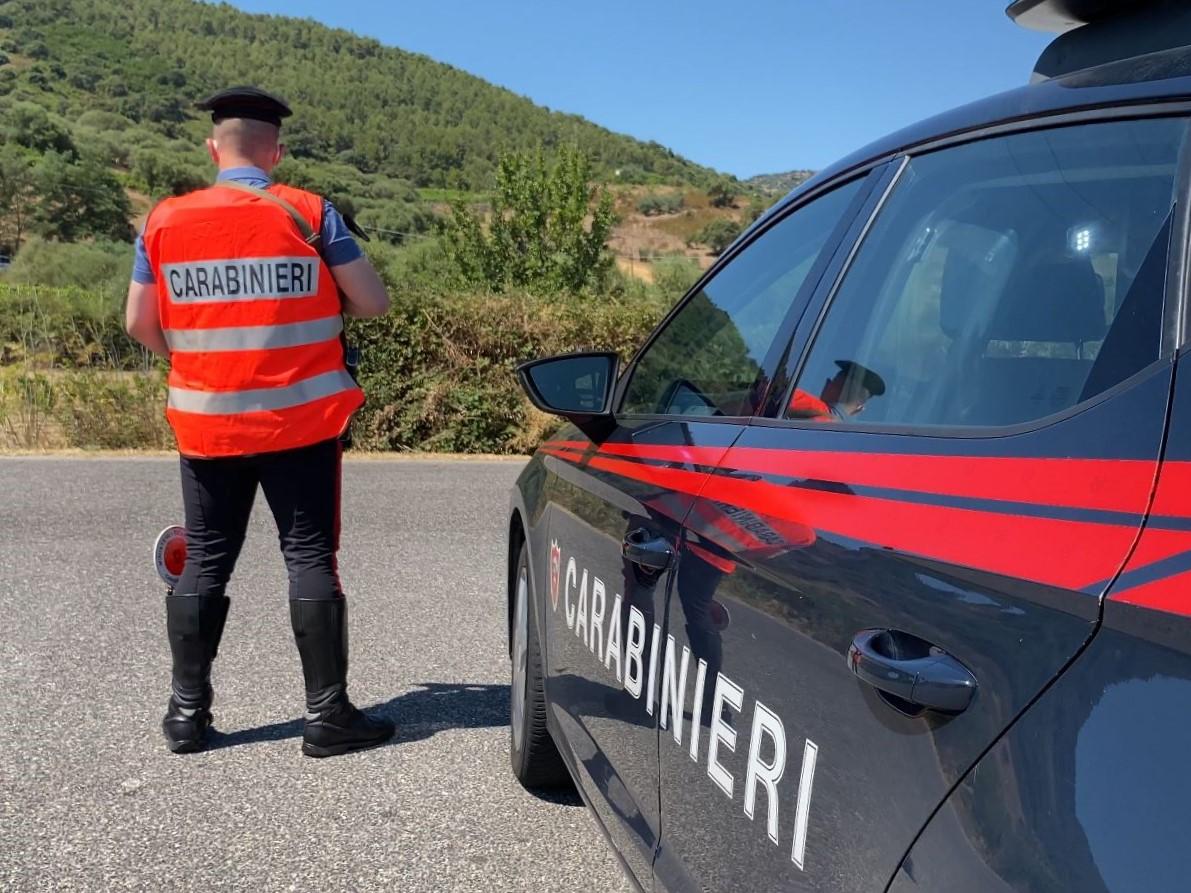 Nelle vie del centro si sente l’odore della marijuana: scatta il controllo e l’arresto