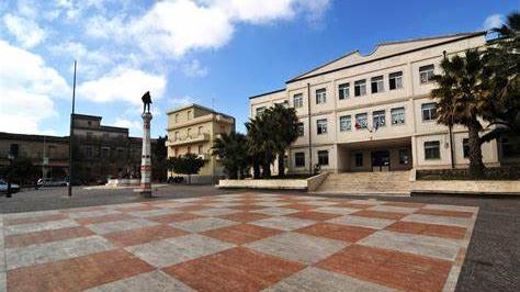 Il sindaco di Cutro all’ex prefetta De Miro: «A Reggio c’è chi è stato eletto con i nostri voti»