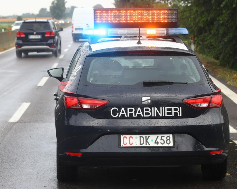 Tornano dal concerto e si schiantano con un daino sulla  Super Ferrara-mare