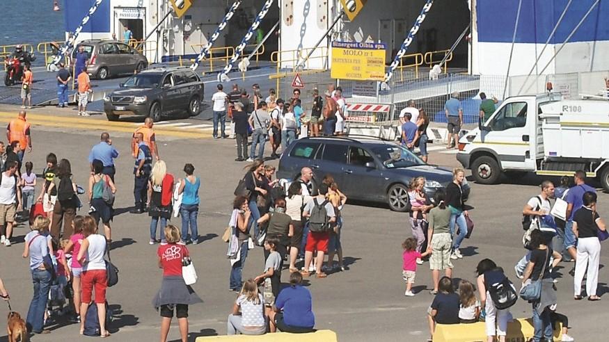 Sardegna sogno proibito, il rincaro dei biglietti colpisce anche i traghetti