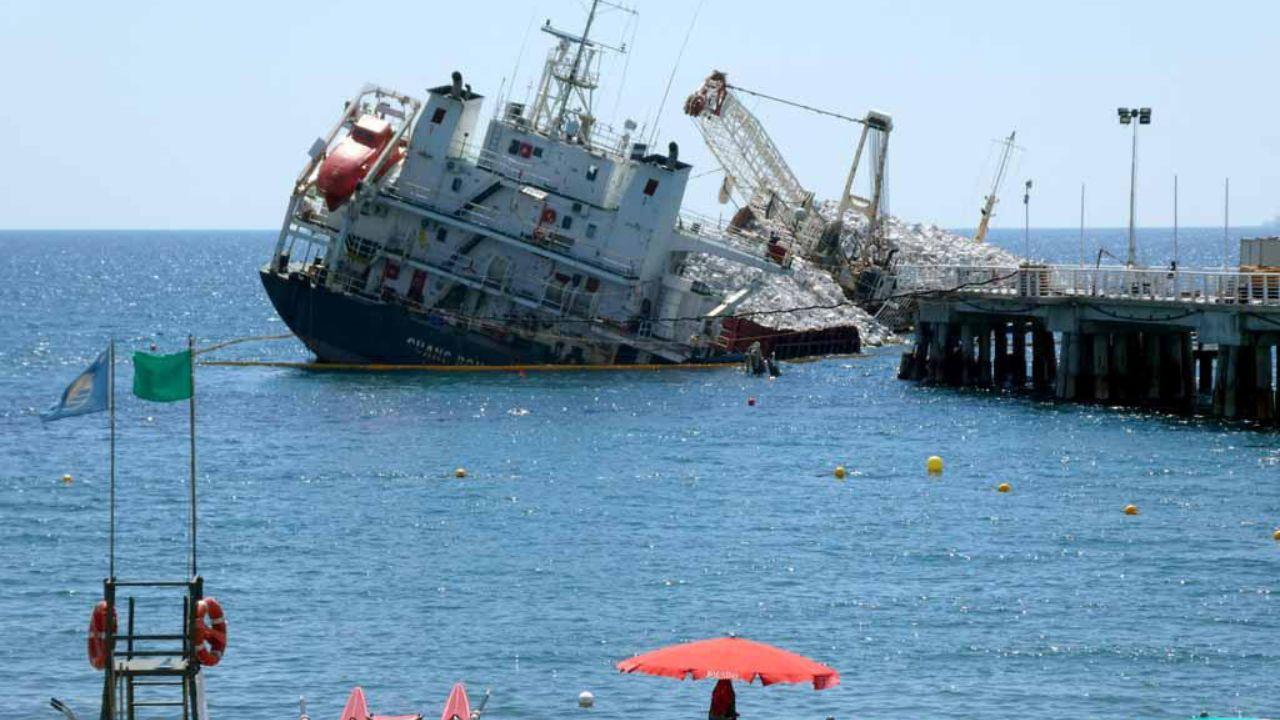 La nave incagliata