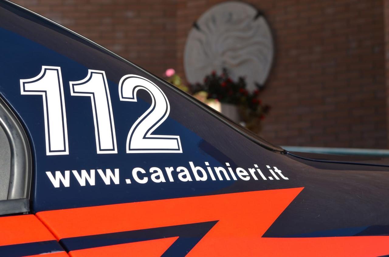 Ruba zaini in spiaggia: giovane arrestato