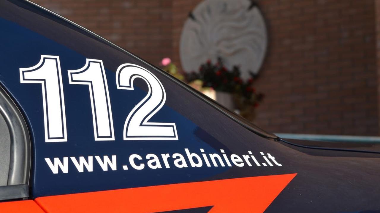 Ruba zaini in spiaggia: giovane arrestato