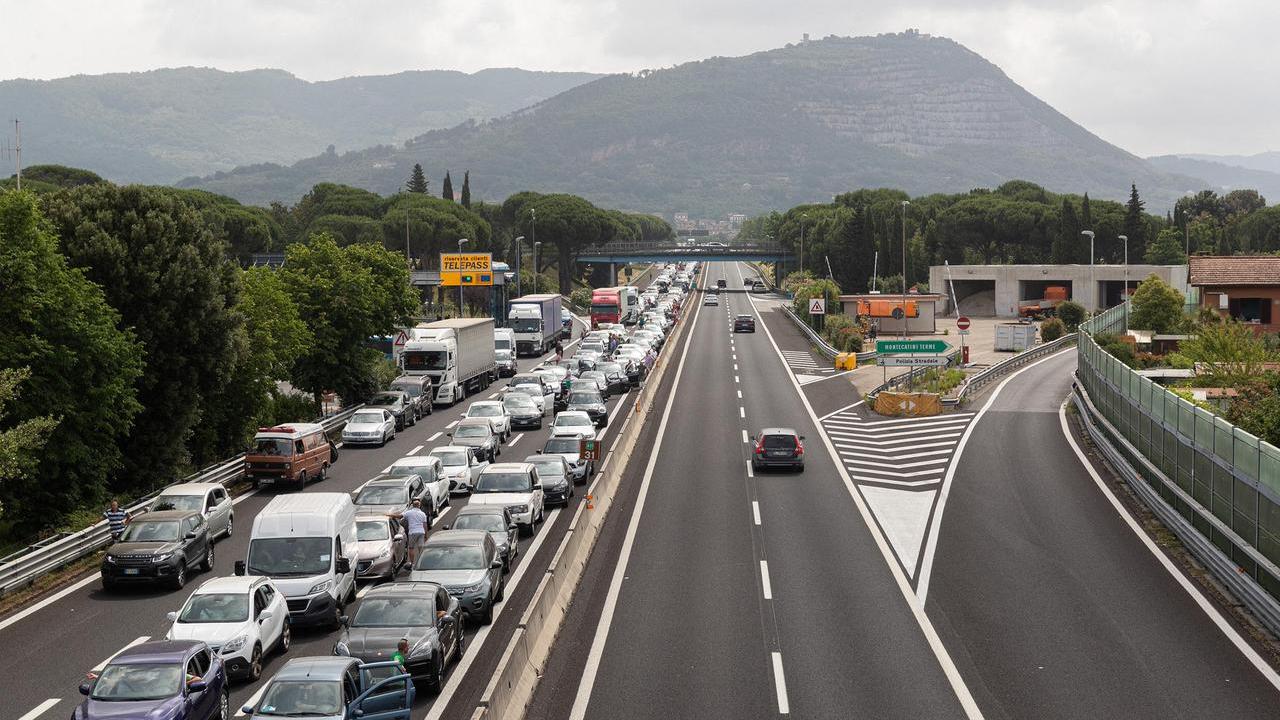 L’allarme alla polizia stradale di Montecatini: «Sotto organico di 11 agenti»