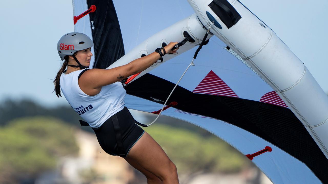 Maddalena Spanu regina del wing foil: «Volare sull’acqua è la mia vita»