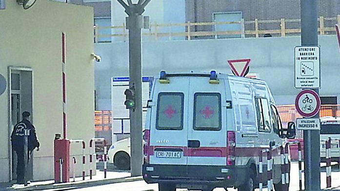 L'ingresso del pronto soccorso dell'ospedale Cisanello di Pisa (foto d'archivio)