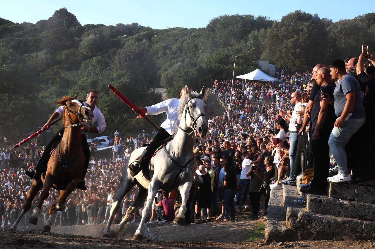 
	L'Ardia di Sedilo (foto Massimo Locci)

