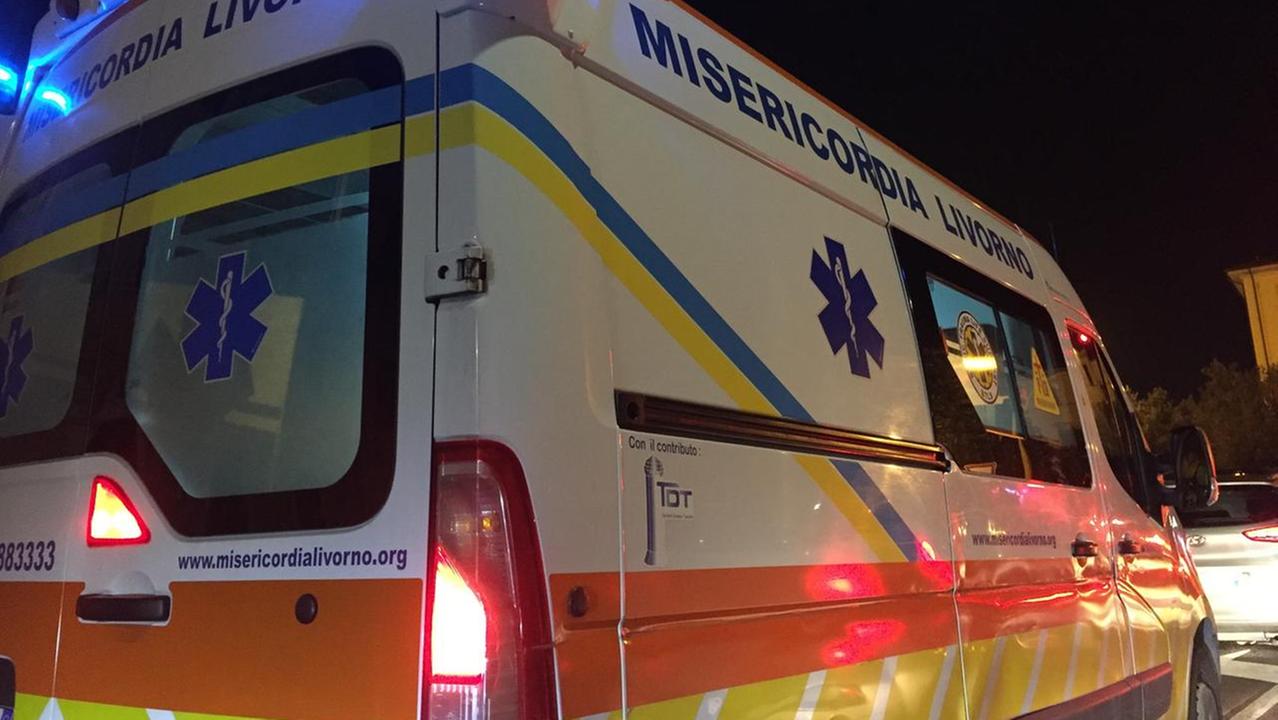 Un'ambulanza della Misericordia di via Verdi (foto d'archivio)