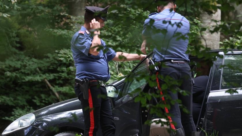 I carabinieri sul luogo del ritrovamento del corpo