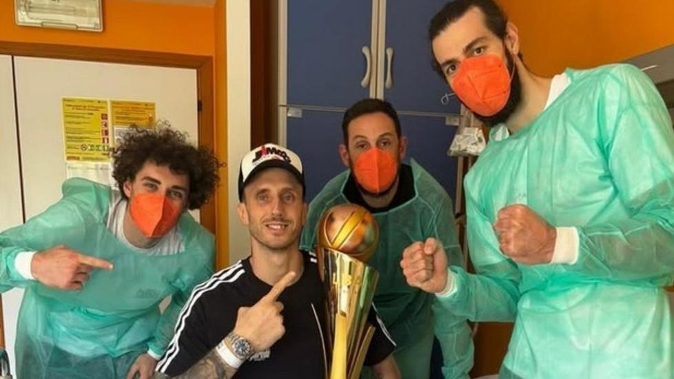 Da Murgia a Protti, quando la malattia diventa social. La piscologa: «L'amore del pubblico aiuta ma occhio agli odiatori»<br>