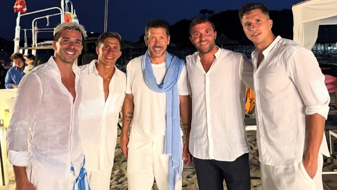 Da sinistra Giovanni e Giuliano Simeone, Diego Simeone, Fabrizio Romano e Gianluca Simeone