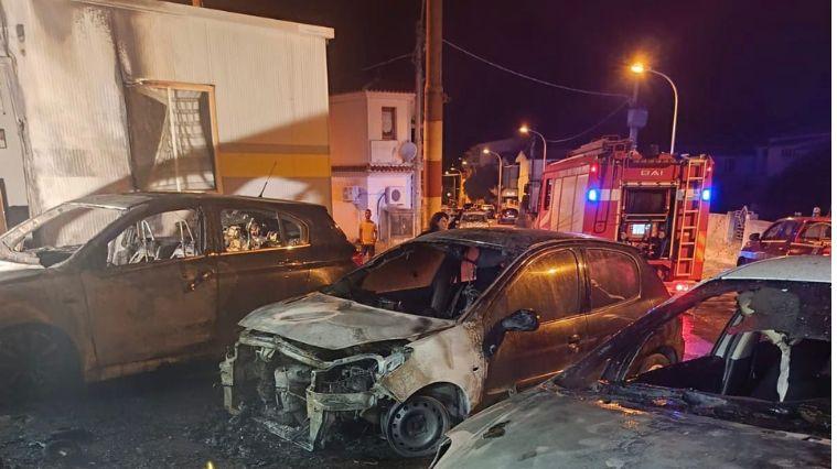 Auto in fiamme a Siniscola: ecco cosa sappiamo