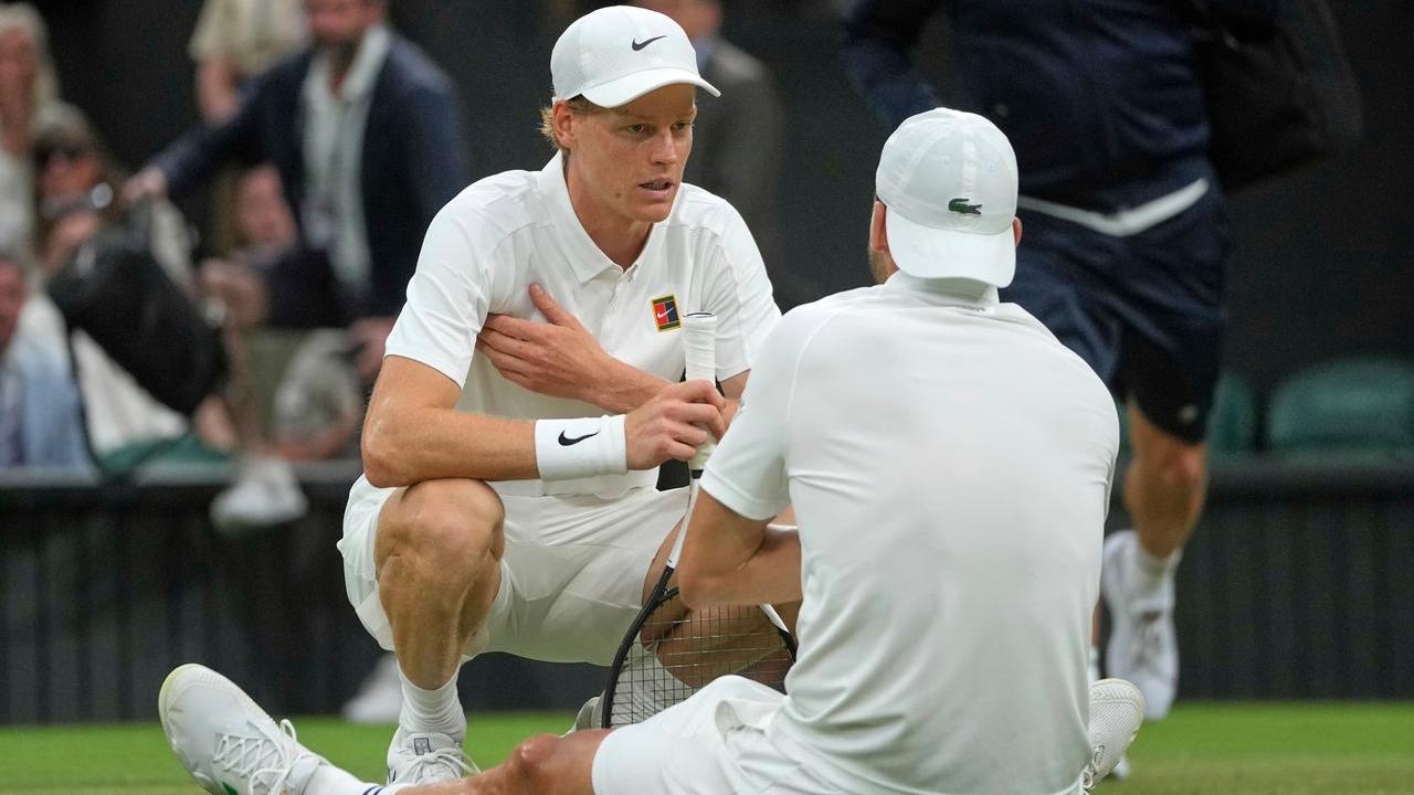 Sinner con Dimitrov che si è infortunato nel terzo set e si è ritirato dopo avere vinto i primi due