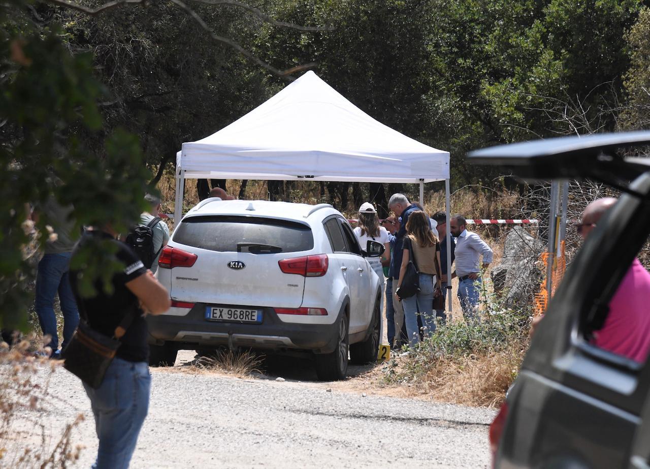 L'auto di Luigi Contena nel podere del suocero dopo il delitto