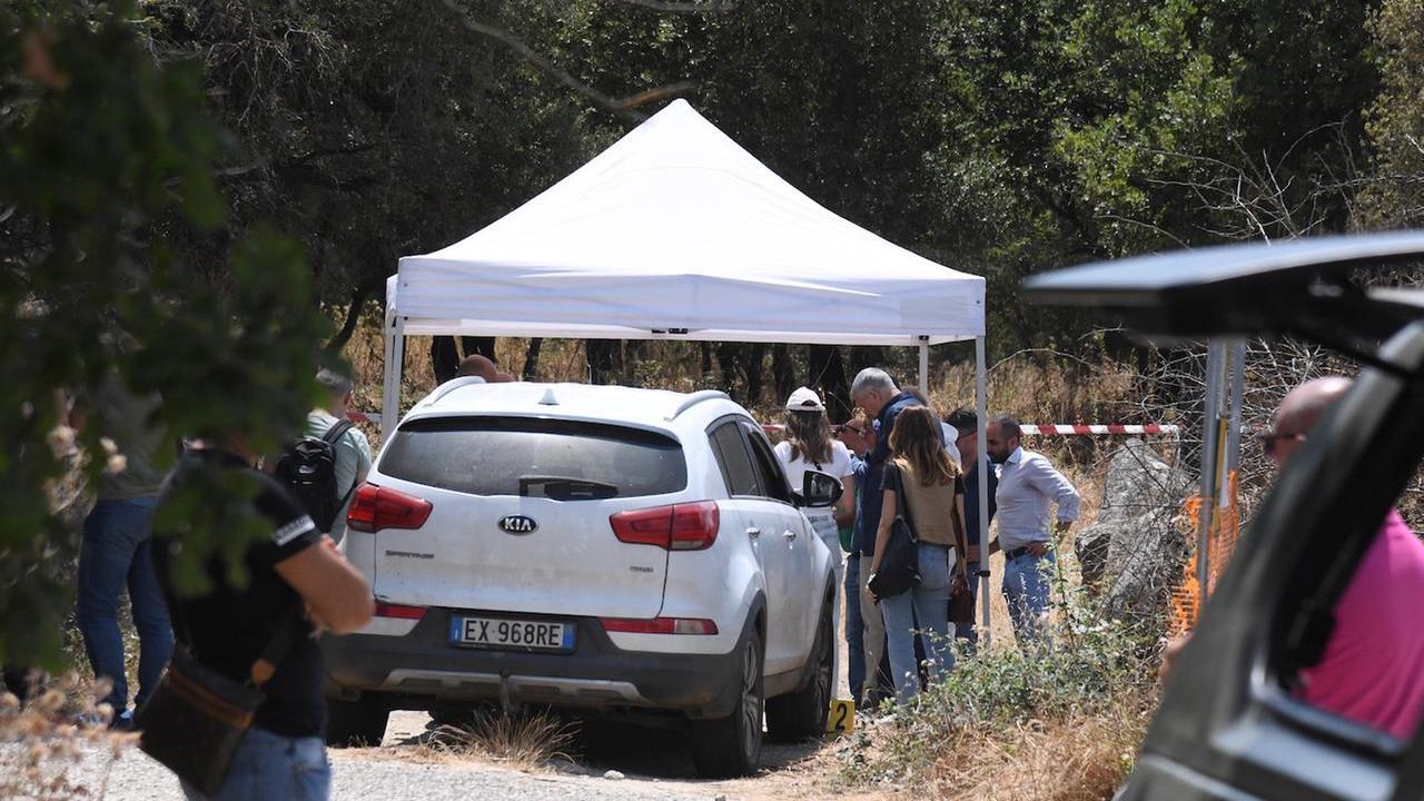 L'auto di Luigi Contena nel podere del suocero dopo il delitto