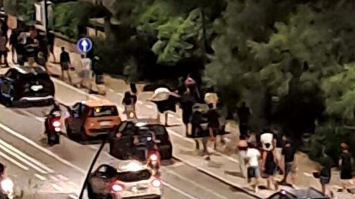 Largo Bartoli, esposto dei residenti: «È un caos continuo, non si vive più»