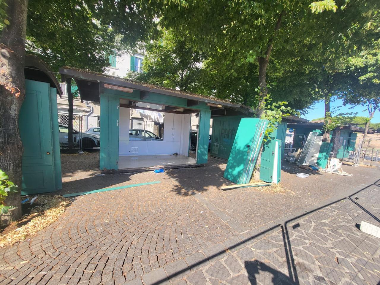 Piazza Garibaldi, via ai lavori: giù cinque baracchine. Come sarà la riqualificazione