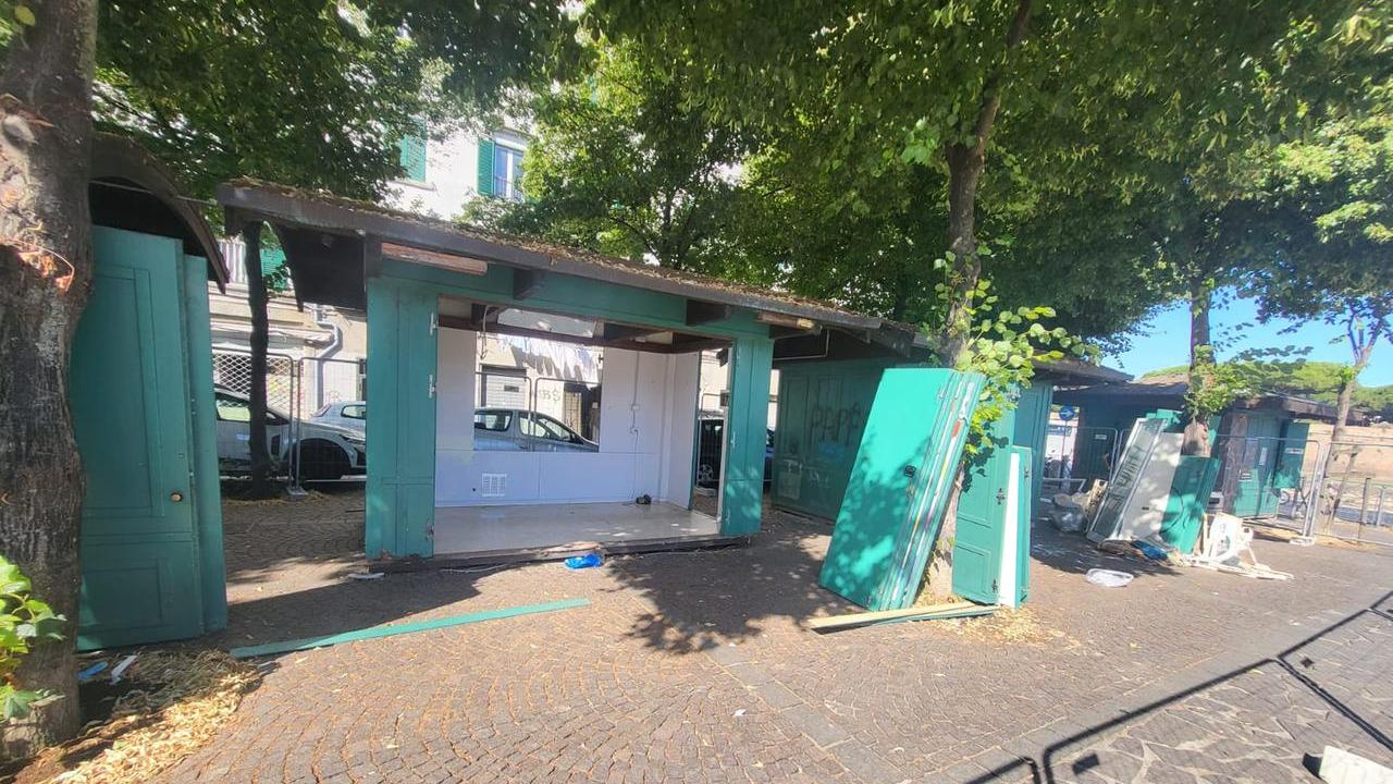 Piazza Garibaldi, via ai lavori: giù cinque baracchine. Come sarà la riqualificazione