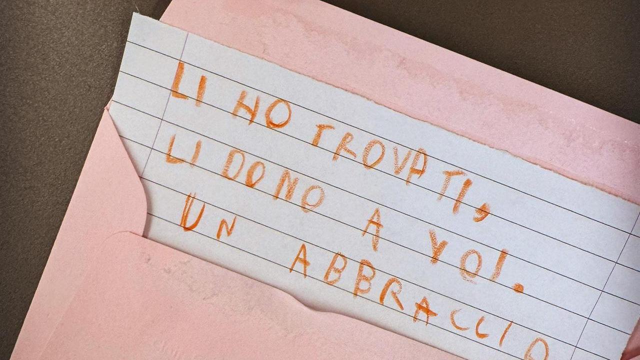 Casina, bambino trova soldi e li dona alla Caritas