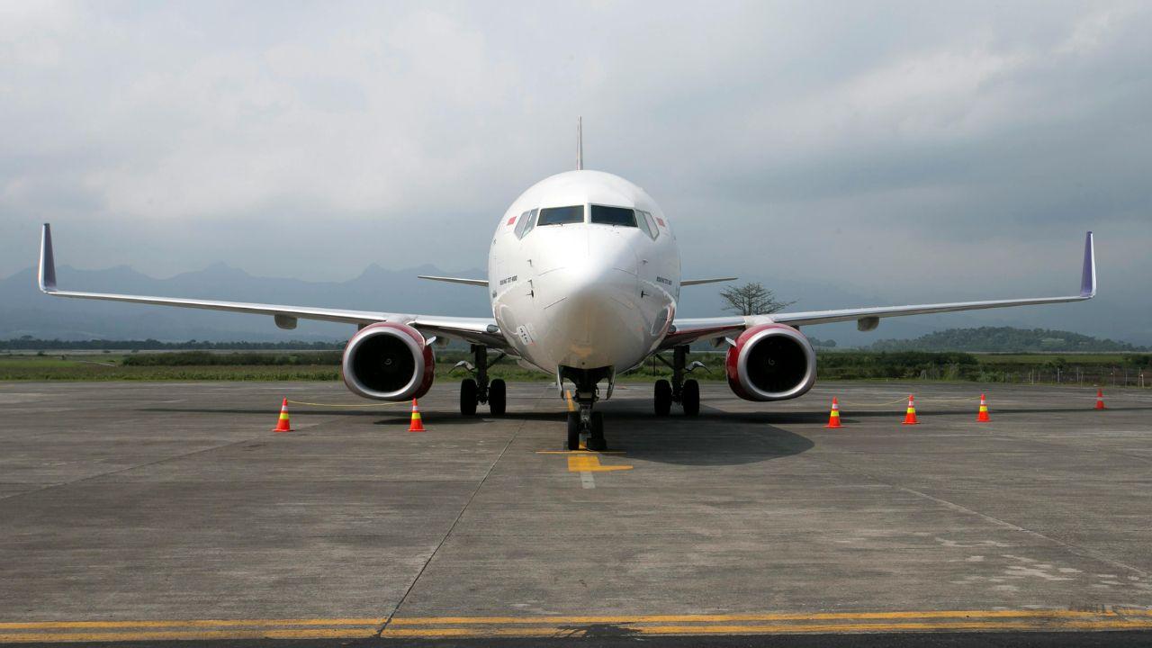 Un aereo sulla pista (foto d'archivio)
