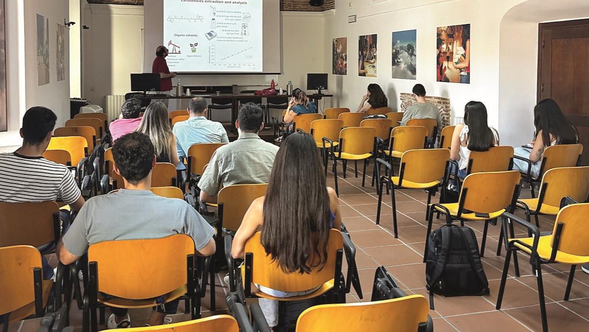 A lezione con il docente “influencer”: così gli studenti imparano le biotecnologie