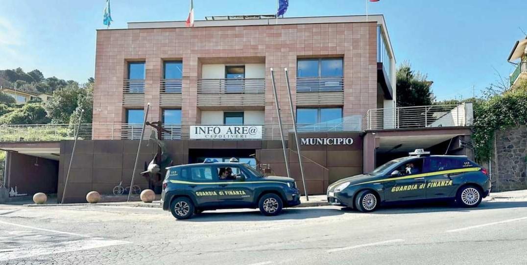 Pattuglie della finanza a Capoliveri (foto Giò Di Stefano)