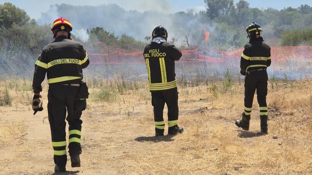 Incendio a Olbia, fiamme vicino all’aeroporto