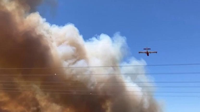 L'imponente colonna di fumo provocata dall'incendio a Marsiglia