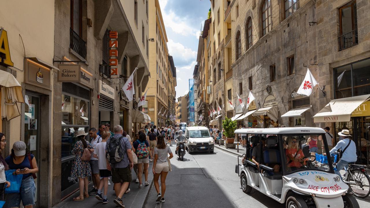 Firenze, stop a risciò e caddy nel centro storico: via libera al nuovo regolamento per il trasporto turistico