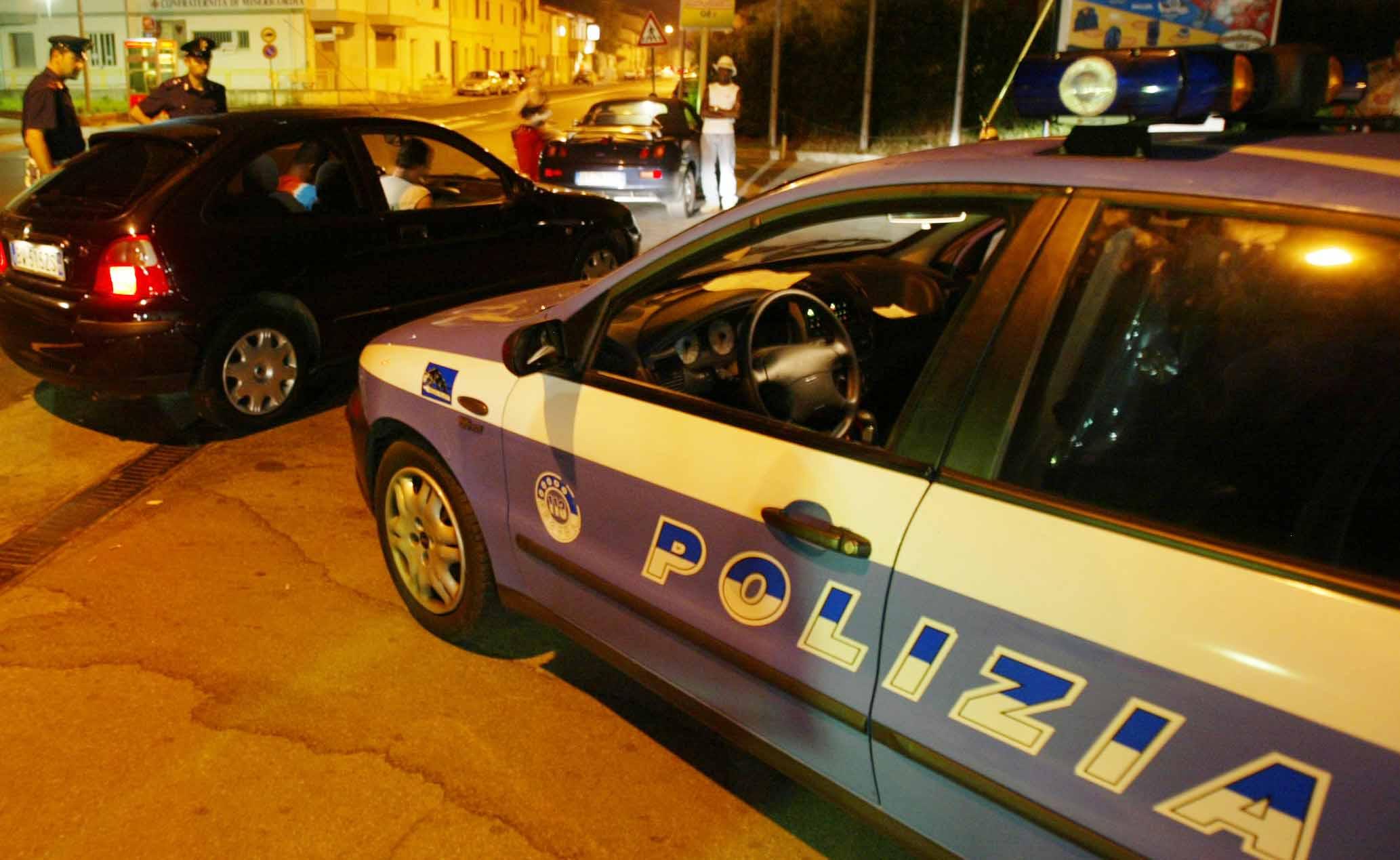 Una volante della polizia di Stato (foto d'archivio)