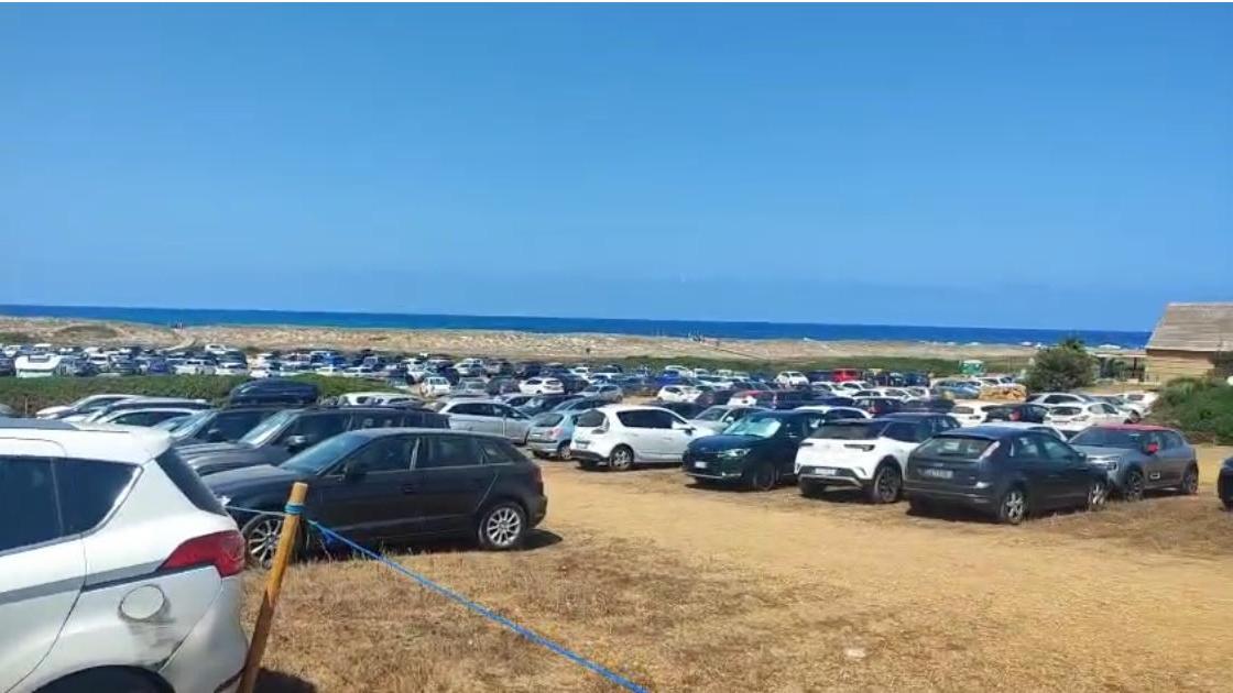 Cabras, la rivoluzione dei parcheggi a pagamento sul litorale parte da Funtana Meiga