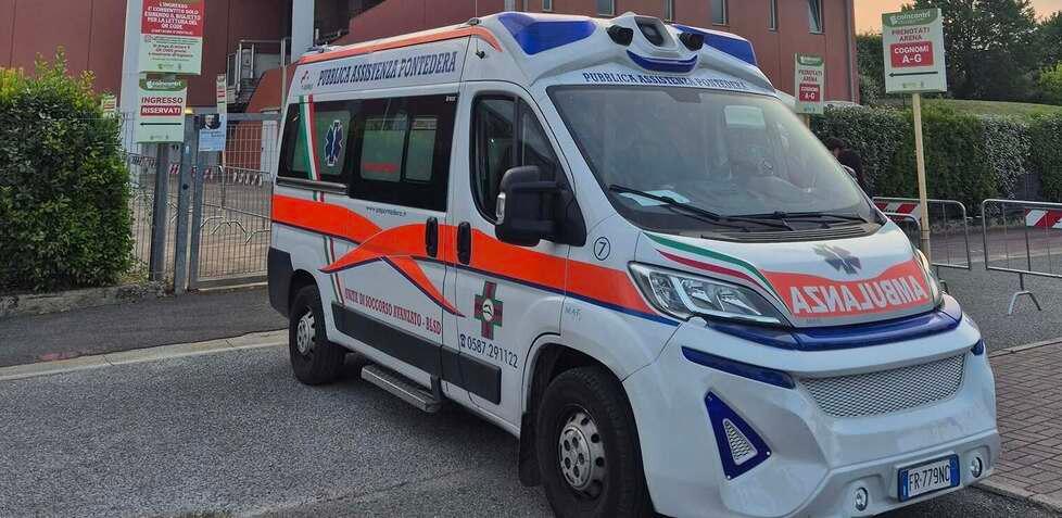 
	Un&rsquo;ambulanza della Pubblica assistenza di Pontedera (foto d'archivio)

