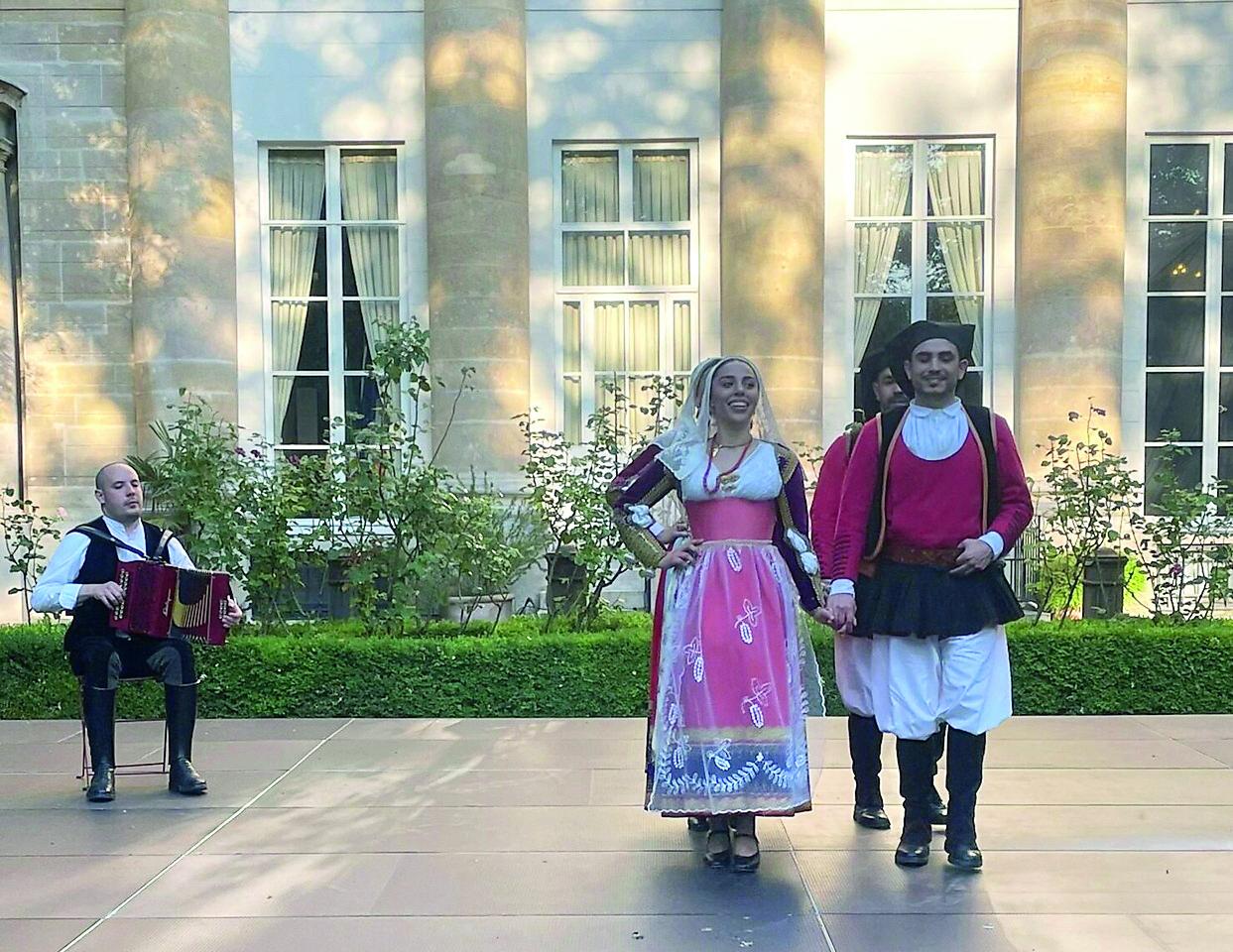 L’isola del turismo fa scalo a Parigi: presentata la tratta Alghero – Orly