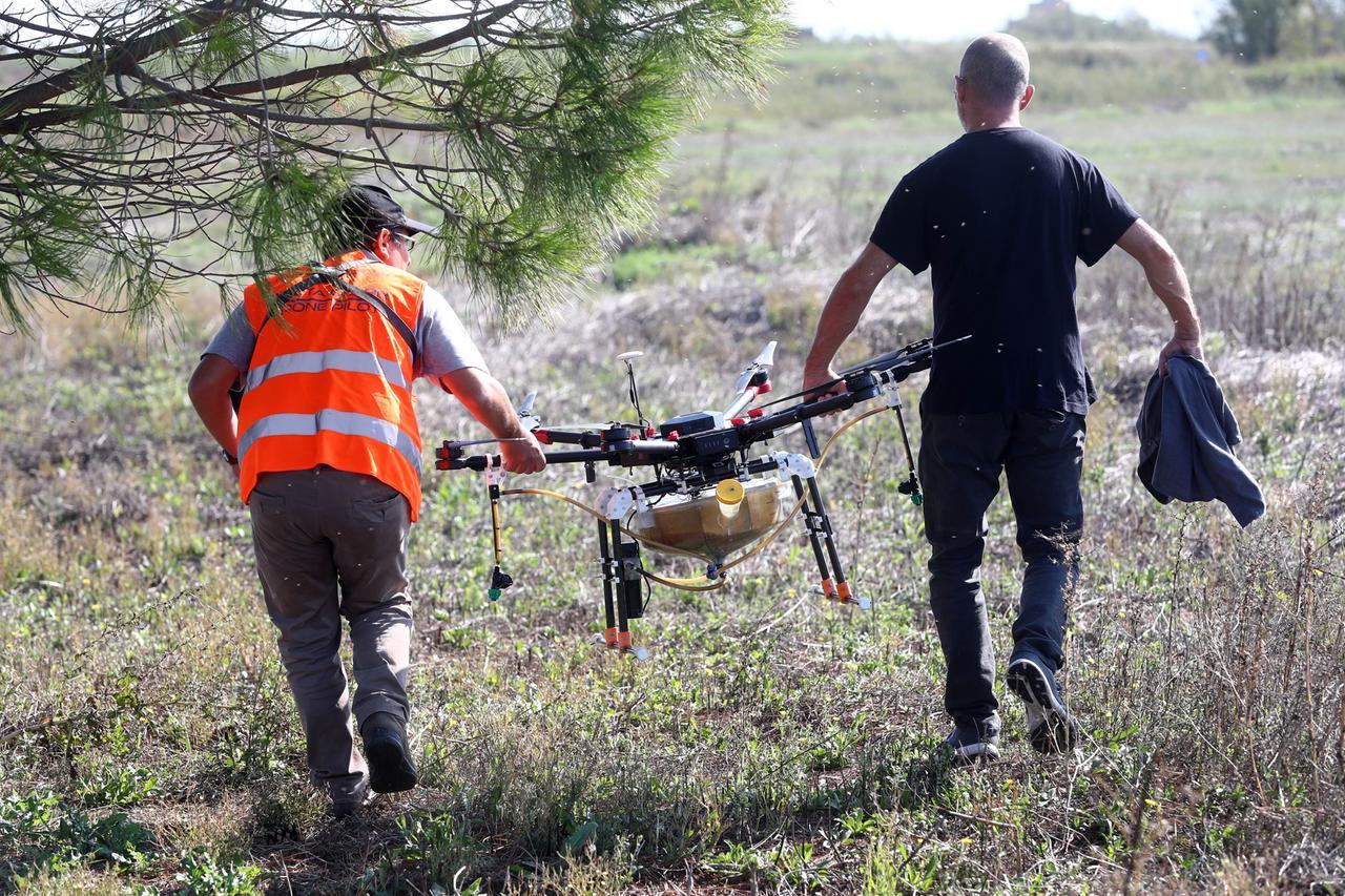 Le zanzare non danno tregua. Ai Lidi di Comacchio decolla il drone per trattamenti speciali