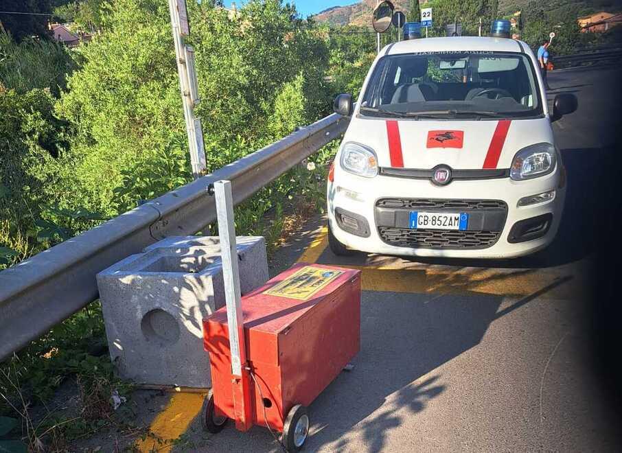 Elba, rubato il semaforo sulla Sp 26: pericolo per il senso alternato<br>
