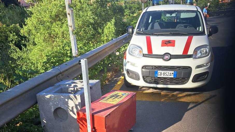 Elba, rubato il semaforo sulla Sp 26: pericolo per il senso alternato<br>