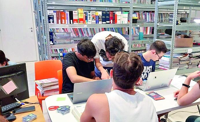 Libri scolastici sempre più cari? C’è il Mercatino di via Cassoli 1