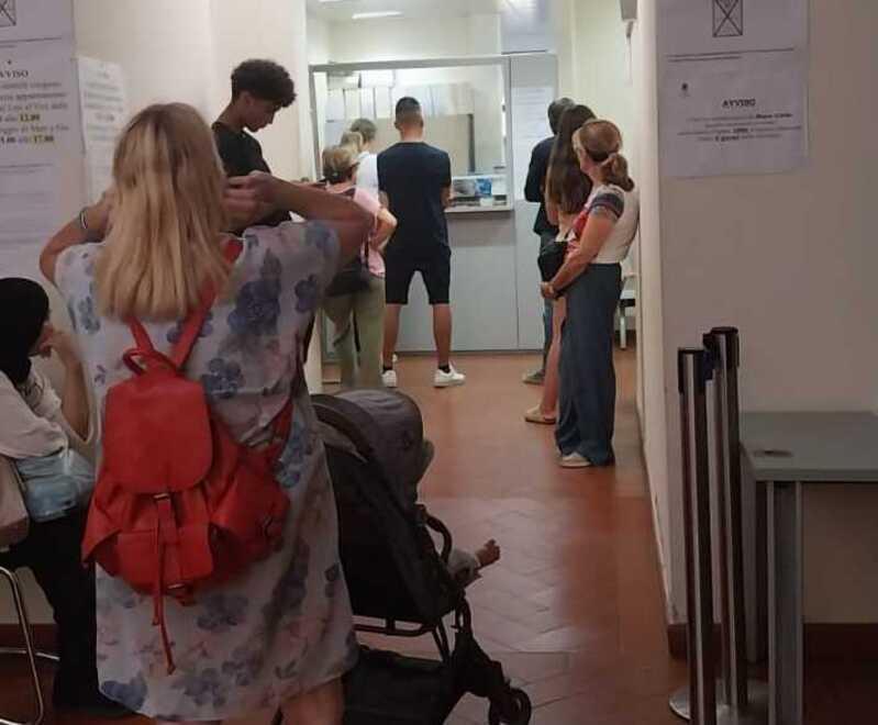 A Pescia file e caos all’ufficio anagrafe